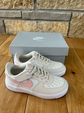 Nike Kids Low-Top Sneakers White with Light Pink Size 1Y